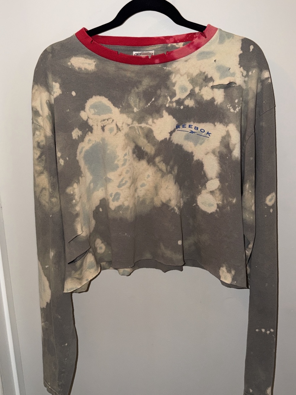 Reebok Women’s Gray Bleach-Dye Cropped Sweatshirt with Red Trim - Picture 1 of 2